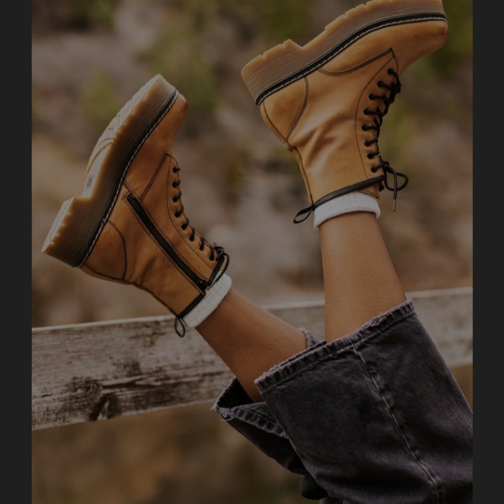 Roolee platform boot